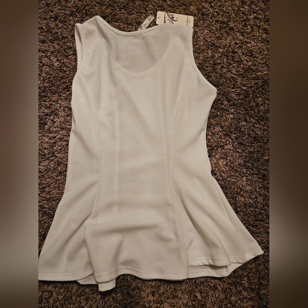 NWT Andrea Missy White Top - Picture 2 of 3